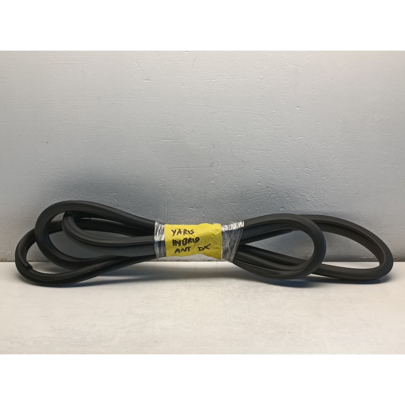 GUARNIZIONE GOMMA PORTA PORTIERA ANTERIORE DESTRA TOYOTA YARIS 3 HYBRID A8869 GUARNIZIONE GOMMA PORTA PORTIERA ANTERIORE DESTRA TOYOTA YARIS 3 HYBRID A8869