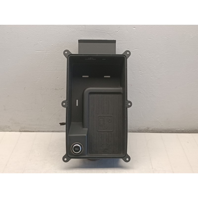 CASSETTO STAZIONE RICARICA TELEFONO WIRELESS AUX USB AUDI A4 B9 2015 IN POI  A9043
