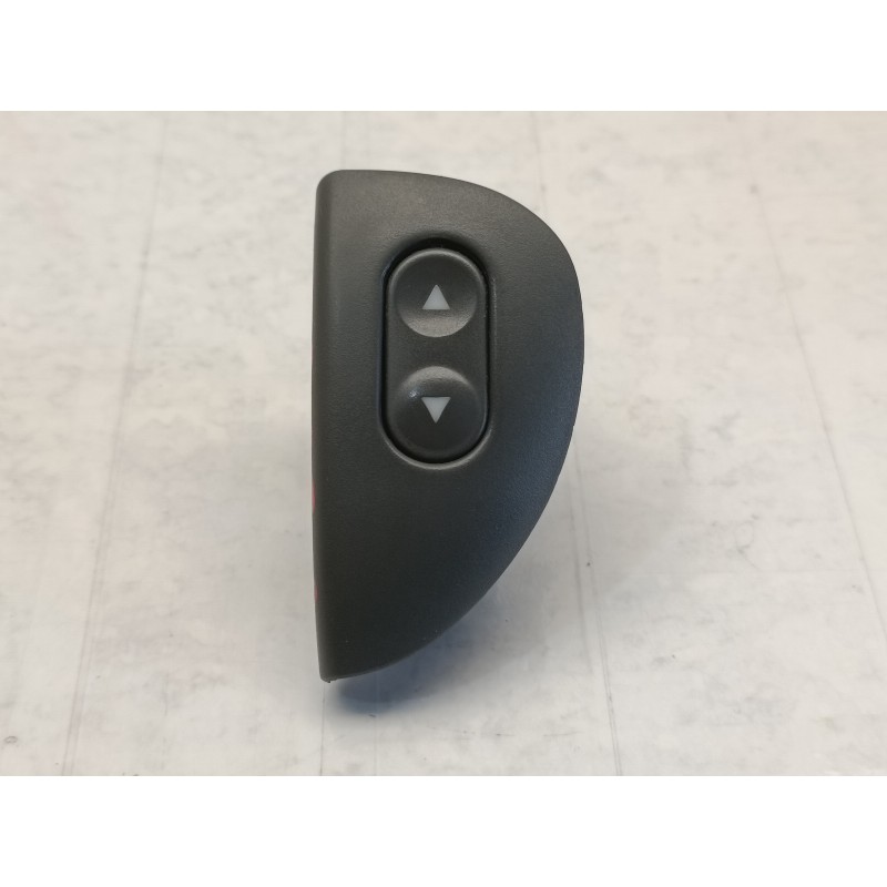 PULSANTE ALZAVETRO ANTERIORE DESTRO FIAT 600 SEICENTO 1998 2010 A9044 PULSANTE ALZAVETRO ANTERIORE DESTRO FIAT 600 SEICENTO 1998 2010 A9044