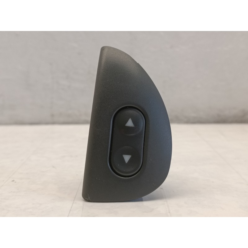 PULSANTE ALZAVETRO ANTERIORE SINISTRO FIAT 600 SEICENTO 1998 2010 A9045 PULSANTE ALZAVETRO ANTERIORE SINISTRO FIAT 600 SEICENTO 1998 2010 A9045
