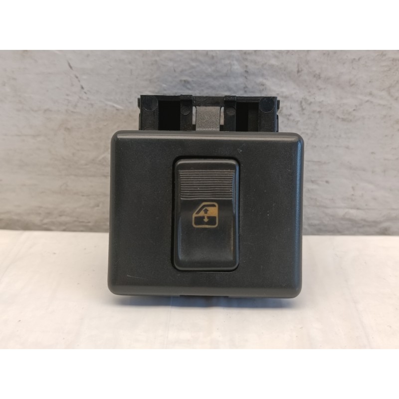 PULSANTE ALZAVETRO ANTERIORE DESTRO FIAT DUCATO 2 1997 2002 A9222 PULSANTE ALZAVETRO ANTERIORE DESTRO FIAT DUCATO 2 1997 2002 A9222
