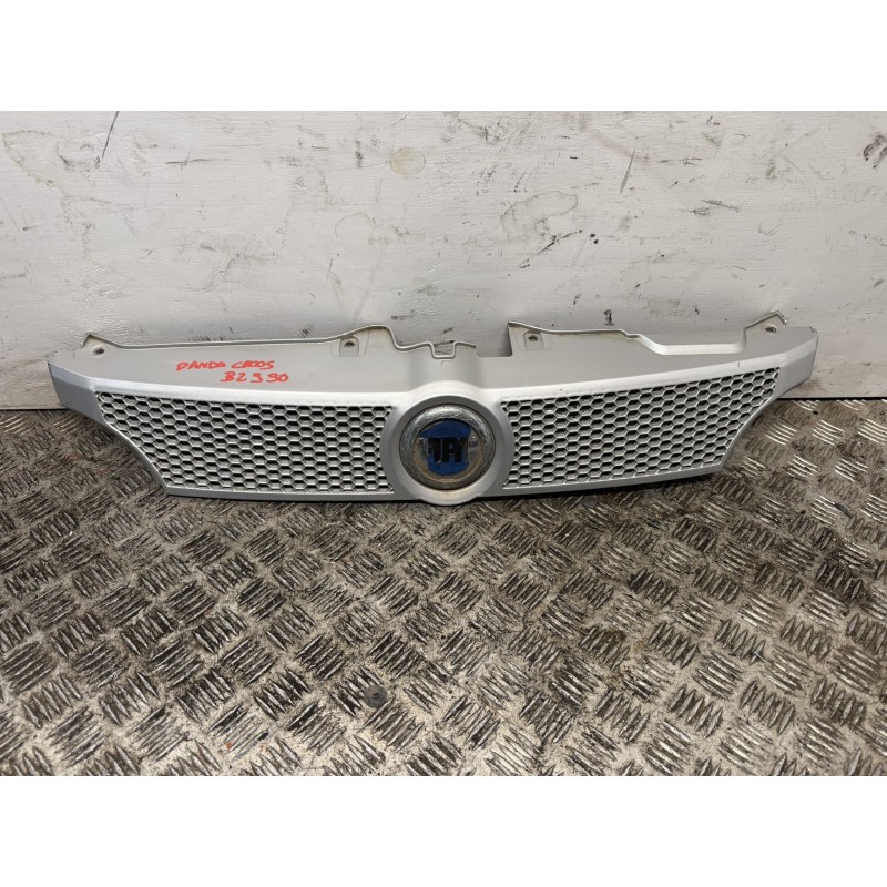 MASCHERINA GRIGLIA ANTERIORE FIAT PANDA CROSS 4X4 169 2005 735382745 B2990 MASCHERINA GRIGLIA ANTERIORE FIAT PANDA CROSS 4X4 169 2005 735382745 B2990