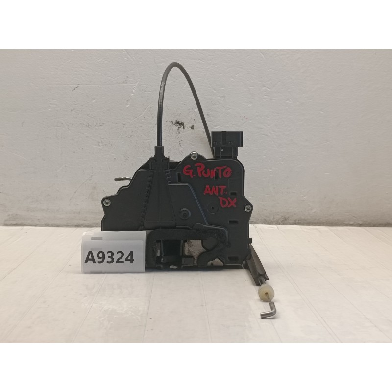 SERRATURA PORTA ANTERIORE DESTRA DX FIAT GRANDE PUNTO 55702904 52065109 A9324 SERRATURA PORTA ANTERIORE DESTRA DX FIAT GRANDE PUNTO 55702904 52065109 A9324