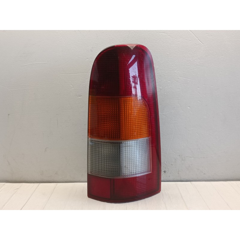 STOP FANALE FARO POSTERIORE DESTRO NISSAN VANETTE 1995 2001  A9452