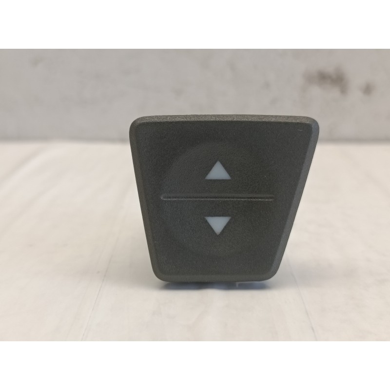 PULSANTE ALZAVETRO ANTERIORE DESTRA FIAT PANDA 2 SERIE 169 A9466 PULSANTE ALZAVETRO ANTERIORE DESTRA FIAT PANDA 2 SERIE 169 A9466