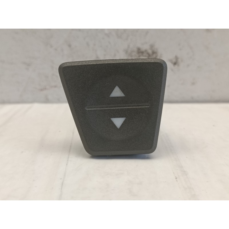 PULSANTE ALZAVETRO ANTERIORE SINISTRO FIAT PANDA 2 SERIE 169 A9467 PULSANTE ALZAVETRO ANTERIORE SINISTRO FIAT PANDA 2 SERIE 169 A9467