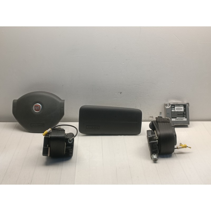 Kit airbag Fiat Panda 169 2 serie 2006 2012 logo rosso A9509 Kit airbag Fiat Panda 169 2 serie 2006 2012 logo rosso A9509
