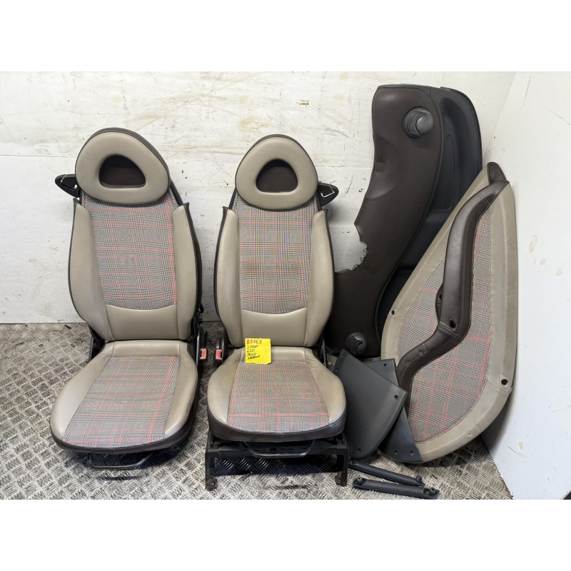 Coppia sedili Smart Fortwo 450 Tappezzeria Personalizzata pelle beige marrone B3163 Coppia sedili Smart Fortwo 450 Tappezzeria Personalizzata pelle beige marrone B3163