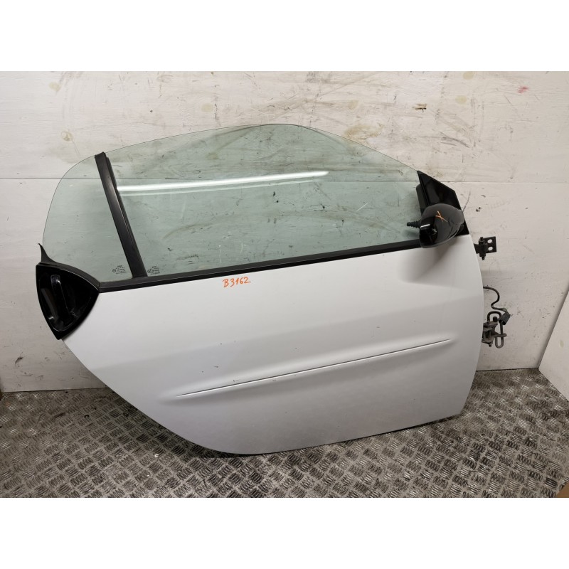 Porta anteriore destra Smart Fortwo 450 bianca completa dal 1998 al 2007 B3162 Porta anteriore destra Smart Fortwo 450 bianca completa dal 1998 al 2007 B3162