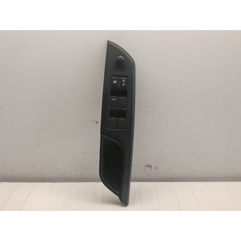 Pulsantiera alzacristalli anteriore sinistra Suzuki Swift 5 serie 2010 A9543 Pulsantiera alzacristalli anteriore sinistra Suzuki Swift 5 serie 2010 A9543