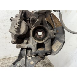 Mozzo fusello anteriore sinistro completo Kia Carens 2008 2.0 diesel usato  B3223