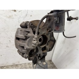 Mozzo fusello anteriore sinistro completo Kia Carens 2008 2.0 diesel usato  B3223