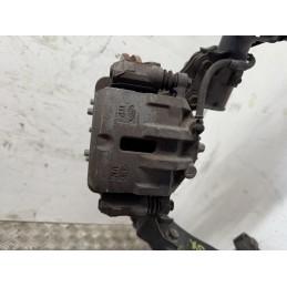 Mozzo fusello anteriore sinistro completo Kia Carens 2008 2.0 diesel usato  B3223
