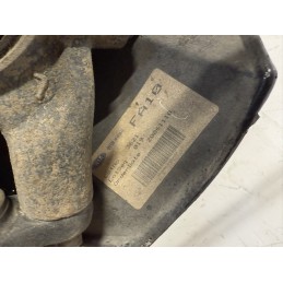 Mozzo fusello anteriore sinistro completo Kia Carens 2008 2.0 diesel usato  B3223