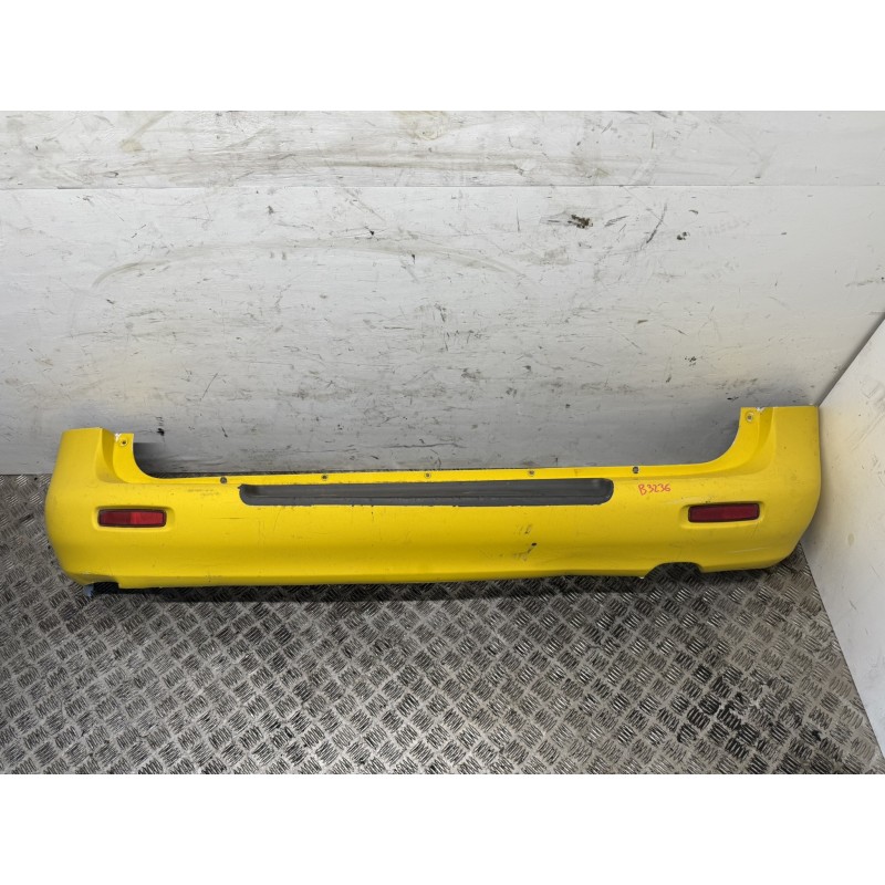 Paraurti posteriore Hyundai H1 giallo 1995 2.9 diesel usato 886104A000 B3236 Paraurti posteriore Hyundai H1 giallo 1995 2.9 diesel usato 886104A000 B3236