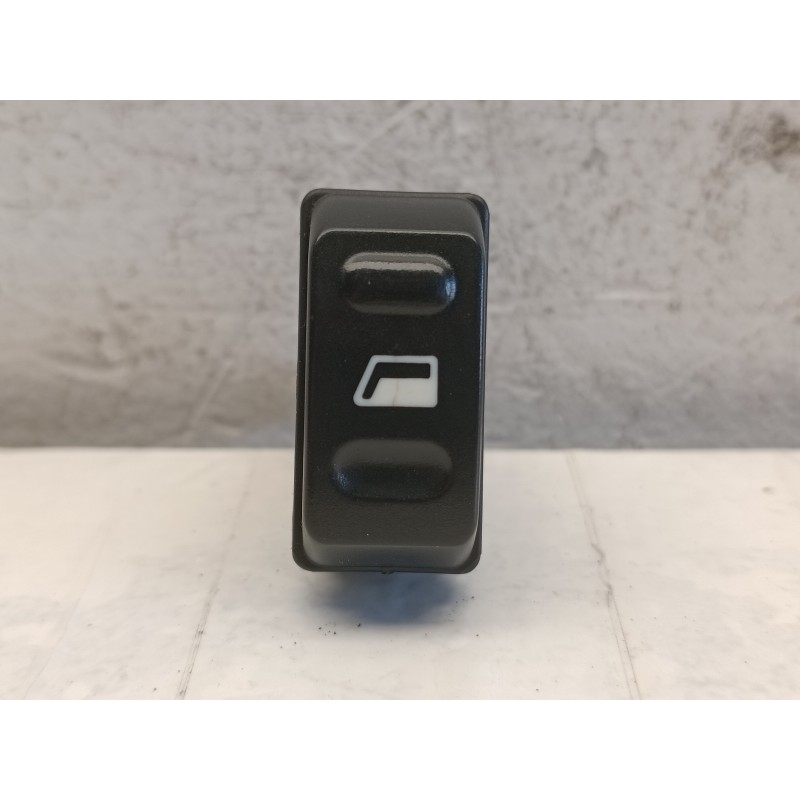 Pulsante alzavetro anteriore destro Citroen Xsara Picasso 1999 2010 A9775 Pulsante alzavetro anteriore destro Citroen Xsara Picasso 1999 2010 A9775