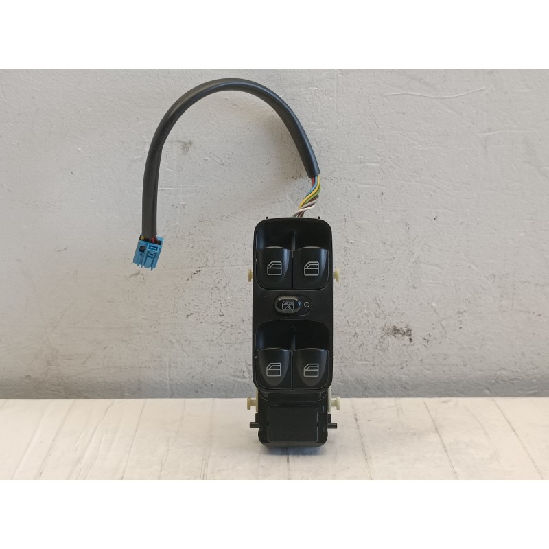 Pulsantiera alzavetro anteriore sinistra Mercedes Classe C W203 A2038210479 A9784 Pulsantiera alzavetro anteriore sinistra Mercedes Classe C W203 A2038210479 A9784
