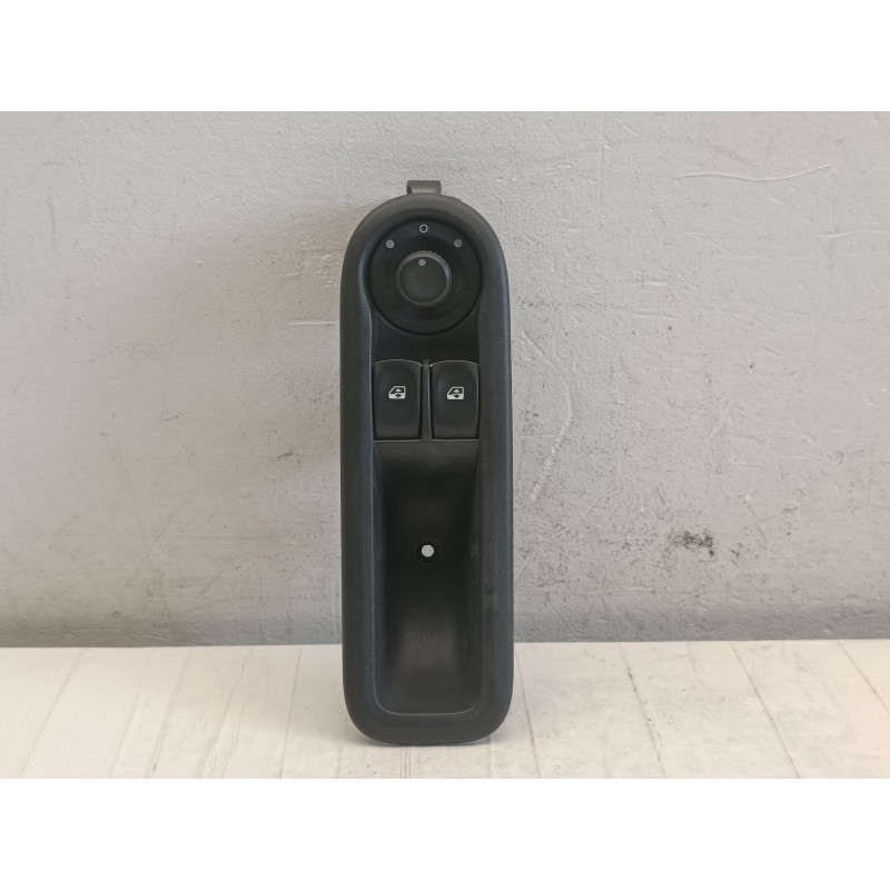 Pulsantiera alzavetro anteriore sinistra Renault Clio 3 III 8200356515 A9805 Pulsantiera alzavetro anteriore sinistra Renault Clio 3 III 8200356515 A9805