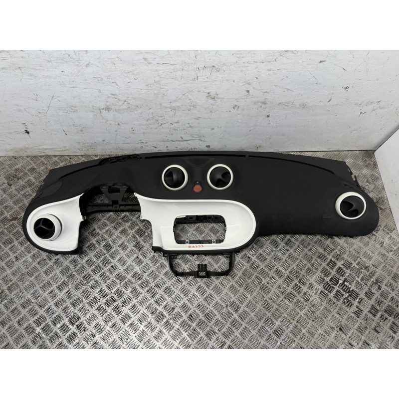 Cruscotto Smart ForFour 453 nero con airbag passeggero modanatura bianca B3353 Cruscotto Smart ForFour 453 nero con airbag passeggero modanatura bianca B3353