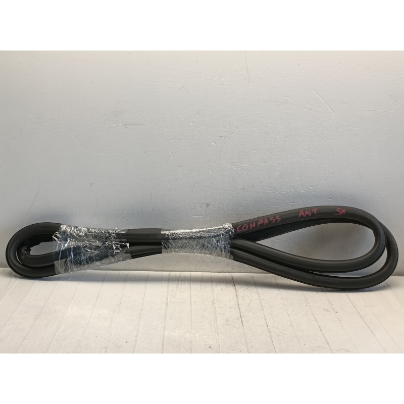 Guarnizione gomma porta anteriore sinistra Jeep Compass 2 serie 2016 A9861 Guarnizione gomma porta anteriore sinistra Jeep Compass 2 serie 2016 A9861