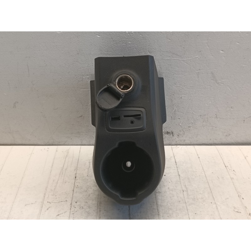 Tunnel centrale USB presa Smart fortwo 453 A4536809803 9J65 A9920 Tunnel centrale USB presa Smart fortwo 453 A4536809803 9J65 A9920