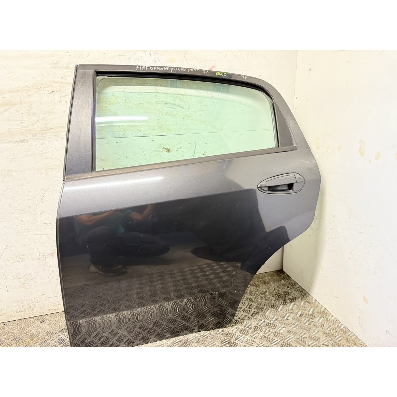 Porta posteriore sinistra Fiat Grande Punto Evo colore grigio 634 B3449 Porta posteriore sinistra Fiat Grande Punto Evo colore grigio 634 B3449