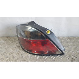 Fanale stop posteriore sinistro Opel Astra H berlina 2004 2011  A2076
