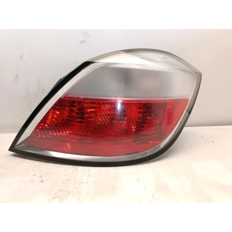STOP FANALE POSTERIORE DESTRO OPEL Astra H Berlina 2004 2011  A4682