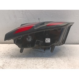 Stop posteriore interno destro sul portellone Peugeot 3008 2 9810477780  A10208