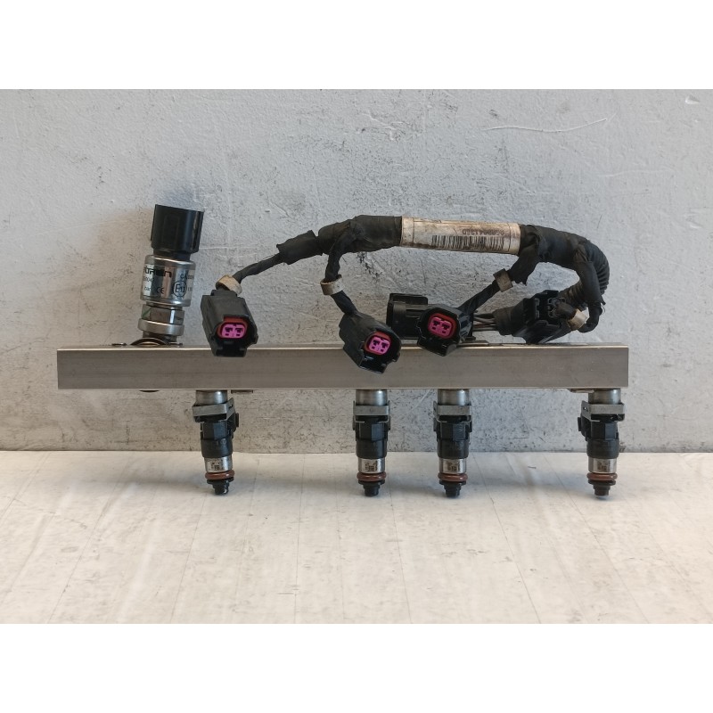 Distributore carburante iniettori metano Fiat Panda 2 169 350A1000 A10748 Distributore carburante iniettori metano Fiat Panda 2 169 350A1000 A10748