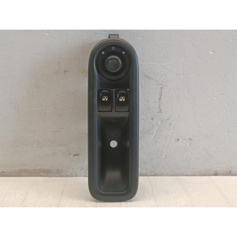 Pulsantiera alzavetro anteriore sinistra Renault Clio 3 serie 8200356515  A11052